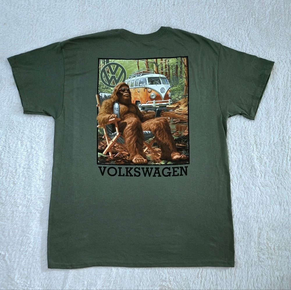 Changes Volkswagon🚗 "Bigfoot👣 Chillin'" Graphic Tee👕 - NWT